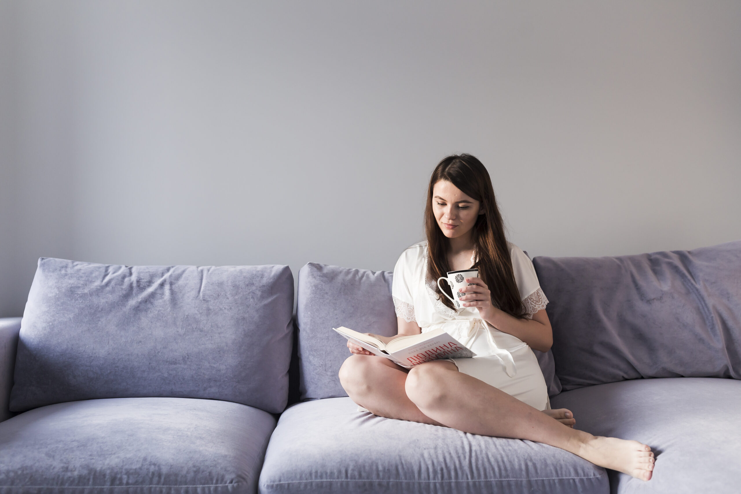 woman-reading-book-couch